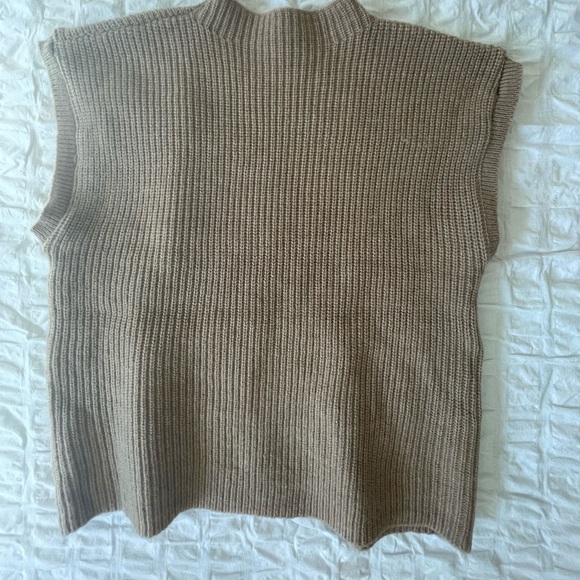 AMAZON Size Medium. Comfy lounge set. Sleeveless knitted sweater & Sweatpants. - Picture 2 of 4